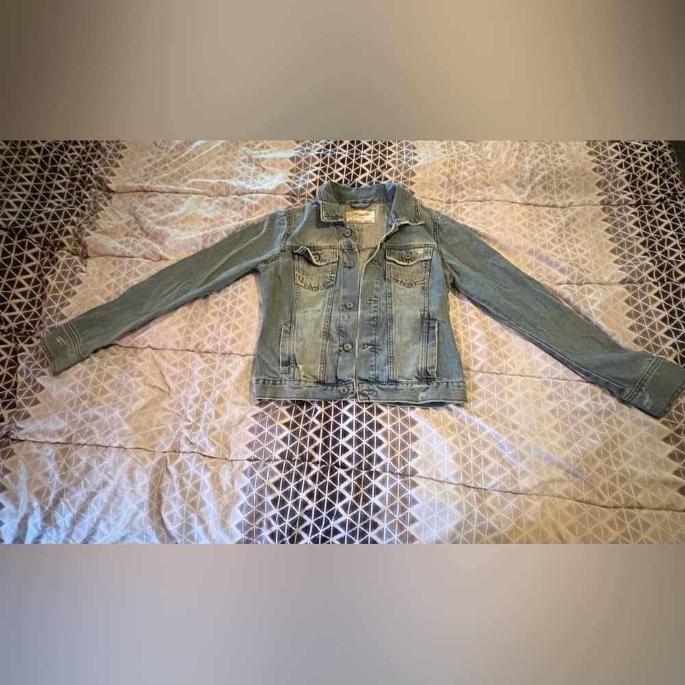 Aeropostale Faded Blue Jean Jacket in size medium (juniors)